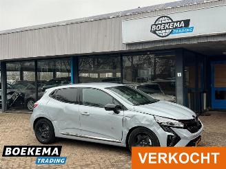 skadebil auto Renault Clio 1.6 E-Tech Full Hybrid 145 techno Virtual Navi Climate Camera 2023/12
