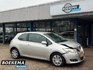 Damaged car Toyota Auris 1.3 Aspiration Navigatie Climate Trekhaak 2010/1