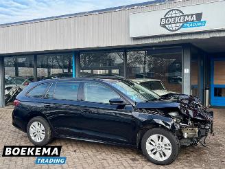 Damaged car Skoda Octavia Combi 1.0 e-TSI Business Edition Navigatie Cruise Lane-Ass 2024/1