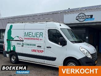 krockskadad bil bedrijf Renault Master T35 2.3 DCI L2H3 3-Pers Navigatie Cruise Airco PDC Trekhaak 2014/1