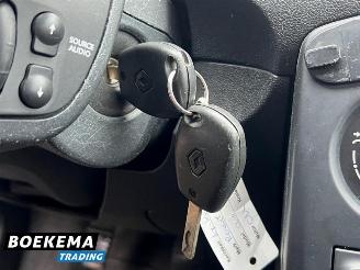 Renault Clio 1.2 TCe 101PK Special Line 5-Drs Navi Airco Trekh. picture 28