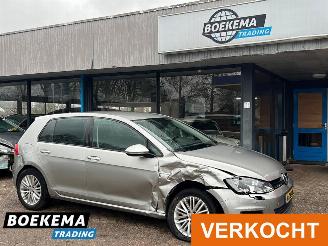 Vaurioauto  passenger cars Volkswagen Golf 1.2 TSI Trend Edition AppleCar Climate Stoelverw. Cruise 2014/12