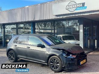 Schadeauto Volkswagen Golf 1.0 TSI R-Line DSG Navigatie Climate Cruise 2018/3