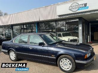 Vaurioauto  passenger cars BMW 5-serie 520i Executive 6-Cilinder Airco 1995/8