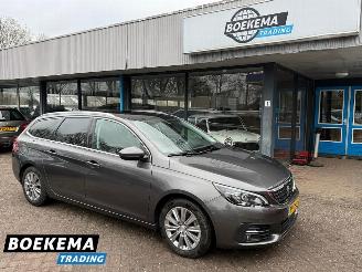 Auto incidentate Peugeot 308 SW 1.2 PureTech Premium Panorama Automaat Navigatie Trekhaak PDC 2018/9