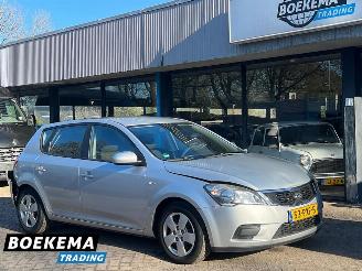 Voiture accidenté Kia Cee d cee'd 1.4 CVVT X-tra Airco 5-Deurs 2011/6