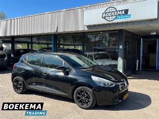 Vaurioauto  passenger cars Renault Clio 0.9 TCe Expression Navigatie Airco 2015/3