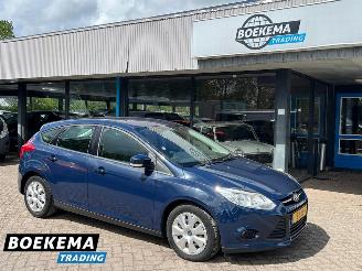 Damaged car Ford Focus 1.6 EcoBoost 150PK Lease Navigatie Cruise PDC Trekhaak 2012/1