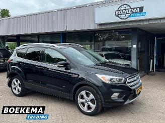 skadebil auto Ford Kuga 1.5 EcoBoost Titanium 4WD Automaat Navigatie Stoel + Stuurverwarming 2017/1