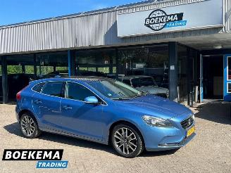 krockskadad bil auto Volvo V-40 2.0 D4 Summum Business Glazen Dak Navigatie Cruise 2014/7