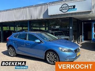 Vaurioauto  passenger cars Volvo V-40 2.0 D4 Summum Business Glazen Dak Navigatie Cruise 2014/7