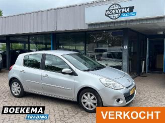 skadebil auto Renault Clio 1.5 dCi Collection Airco Cruise 5-Deurs Trekhaak 2011/10