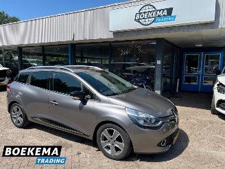 Unfallwagen Renault Clio Estate 1.5 dCi ECO Night&Day Navigatie Cruise PDC Trekhaak 2015/6