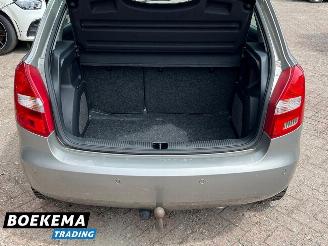Skoda Fabia 1.6-16V Ambiente Automaat Airco Stoelverwarming PDC Trekhaak picture 10