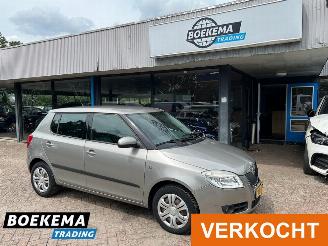 damaged passenger cars Skoda Fabia 1.6-16V Ambiente Automaat Airco Stoelverwarming PDC Trekhaak 2008/10