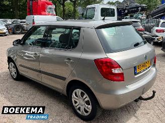 Skoda Fabia 1.6-16V Ambiente Automaat Airco Stoelverwarming PDC Trekhaak picture 3