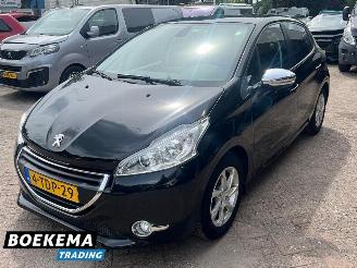 Peugeot 208 1.2 VTi Oxygo Cruise Navi Clima Trekhaak picture 4