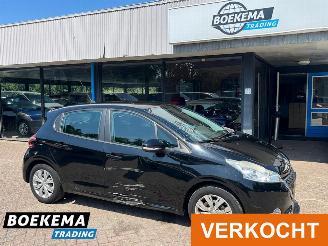 krockskadad bil auto Peugeot 208 1.2 VTi Access Navi Cruise-Control Parkeersensoren Clima 2012/12