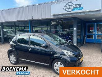 Schadeauto Toyota Aygo 1.0-12V Comfort Automaat Airco 5-deurs Elektrische ramen 2010/3