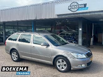 damaged passenger cars Skoda Octavia Combi 1.6 TDI Business Line Navi Clima Elektrische ramen 2011/6
