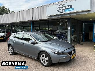 krockskadad bil auto Volvo V-40 2.0 T2 Nordic Navigatie Cruise Climate PDC 2018/3