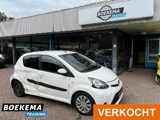 krockskadad bil auto Toyota Aygo 1.0 VVT-i Comfort Airco 5-Deurs Elek-Ramen 2012/4