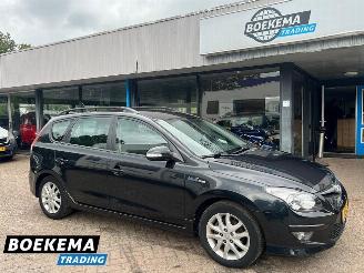 Damaged car Hyundai I-30 CW 1.6i 125PK i-Motion Cruise Clima Trekhaak 2011/6
