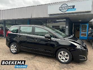 krockskadad bil auto Peugeot 5008 1.6 THP Active Automaat 165PK Panorama Cruise Navi Clima 2015/12