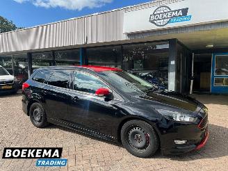 Schadeauto Ford Focus Wagon 1.5 Black Edition 150PK Navigatie Climate Cruise 2015/10