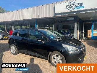 krockskadad bil auto Renault Clio Estate 1.5 dCi Expression Navi Cruise PDC Airco 2016/5