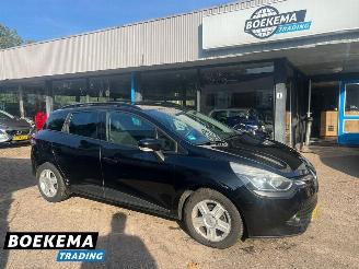krockskadad bil auto Renault Clio Estate 1.5 dCi Expression Navi Cruise PDC Airco 2016/5