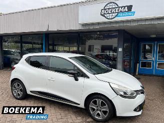 uszkodzony samochody osobowe Renault Clio 0.9 TCe Night&Day Navi Cruise Airco Bass Reflex 2015/9