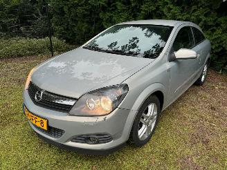 Opel Astra GTC picture 1