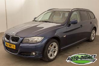 Vaurioauto  passenger cars BMW 3-serie 320i Automaat Leer Motorschade Business Line 2010/11