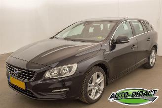 damaged passenger cars Volvo V-60 D6 2.4 AWD Plug In Hybrid Phev 2015/1