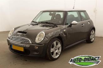 skadebil auto Mini Cooper S 1.6 125 kw Leer  Airco 2006/4