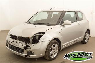 krockskadad bil auto Suzuki Swift 1.3 GLS 2011/11