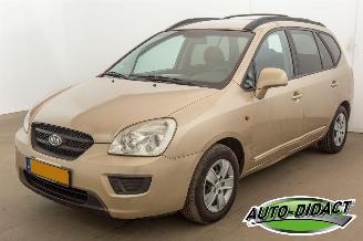 Vaurioauto  passenger cars Kia Carens 2.0 automaat 7 Persoons 2008/2