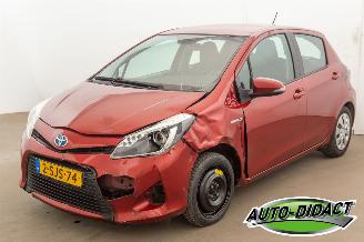 skadebil auto Toyota Yaris 1.5 Full Hybrid 89.456 km Aspiration 2013/10