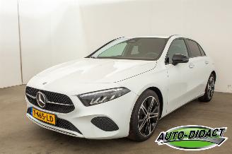 krockskadad bil auto Mercedes A-klasse A180 Luxury Line Automaat 2023/7