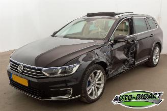 Vaurioauto  passenger cars Volkswagen Passat GTE 1.4 TSI Variant Connected Series Plus 2016/12