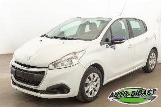 damaged passenger cars Peugeot 208 1.2 78.525 km 2018/6