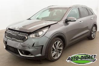 Unfallwagen Kia Niro 1.6 Automaat Clima Navi Leder Camera 2017/10