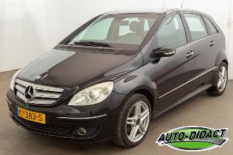 Vaurioauto  passenger cars Mercedes B-klasse 200 Automaat Pano 2008/4