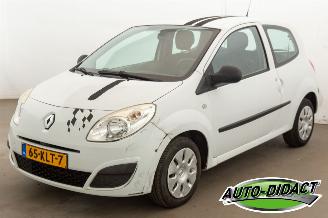 Damaged car Renault Twingo 1.2 Airco 104.690 km Authentique 2009/12