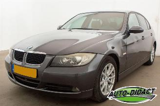 damaged passenger cars BMW 3-serie 320i Automaat Airco Leder 2007/7