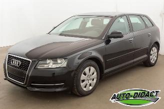 krockskadad bil auto Audi A3 1.6 TDI Clima 2011/6