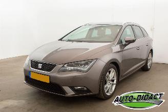 Voiture accidenté Seat Leon 1.6 TDI Clima Navi Camera Style Connect Ecomotive 2016/10