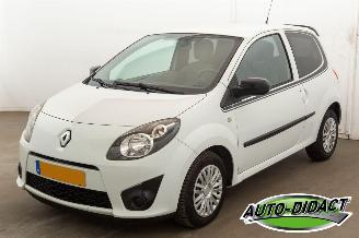 Vaurioauto  passenger cars Renault Twingo 1.5 dCi Airco Collection 2011/7