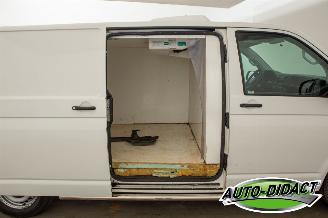 Volkswagen Transporter 2.0 TDI L2H1 Koelwagen Airco Navi picture 38
